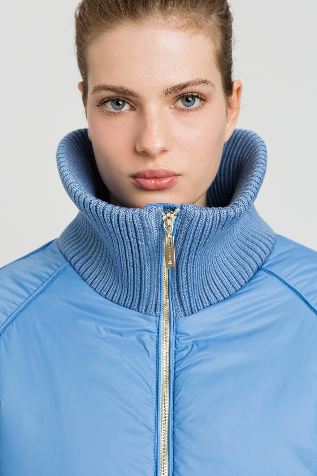 Piumino lungo Twinset modello caban – blu con dettagli in maglia - immagine 3