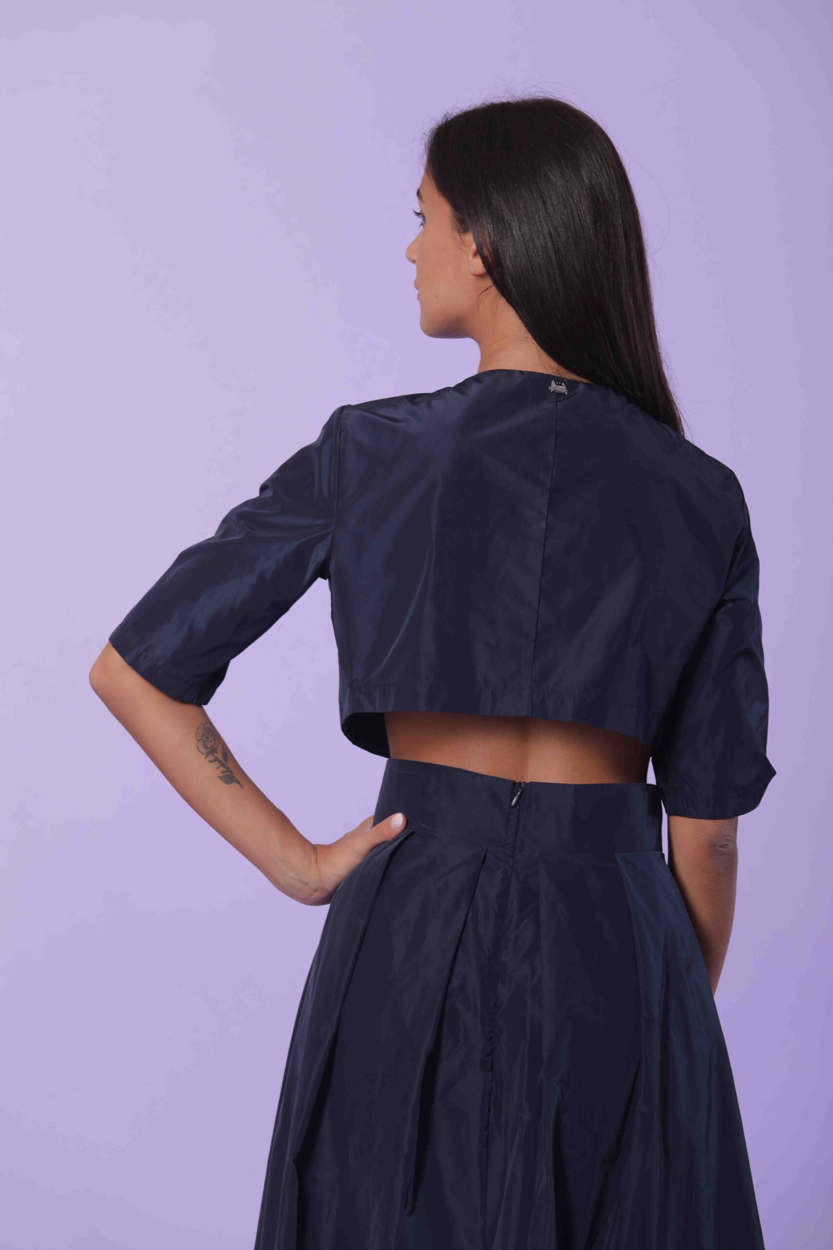 Giacca Cropped in Taffetà Blu con Bottone Dorato – Mimì Muà Firenze - immagine 6