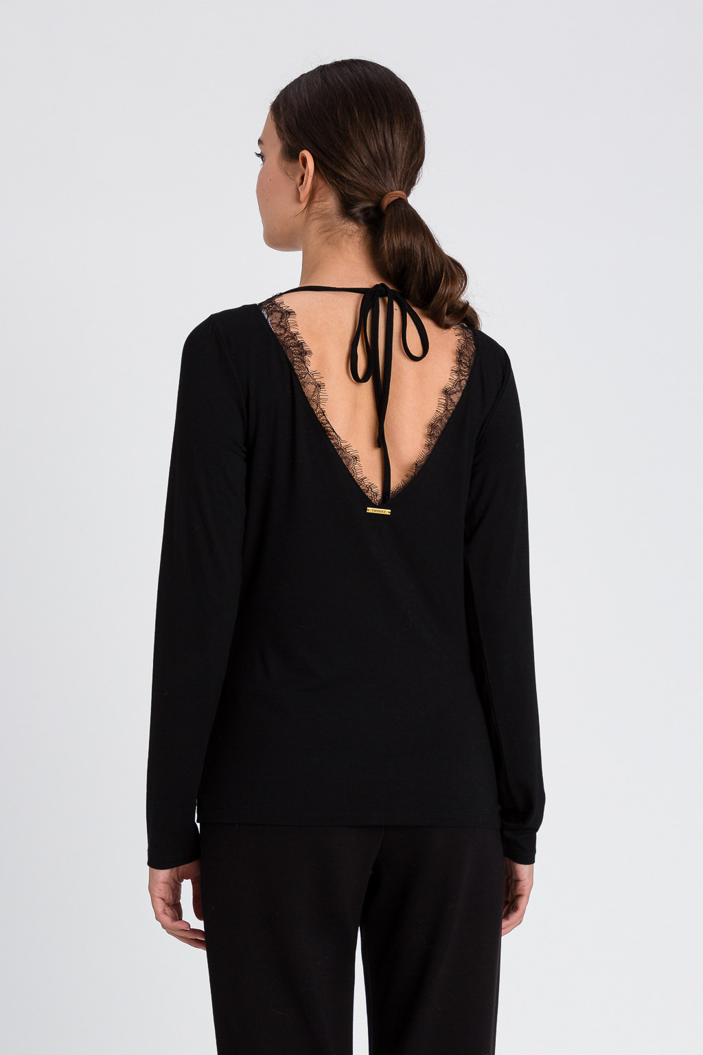 Maglia Twinset con scollo posteriore e pizzo – Nero - immagine 4
